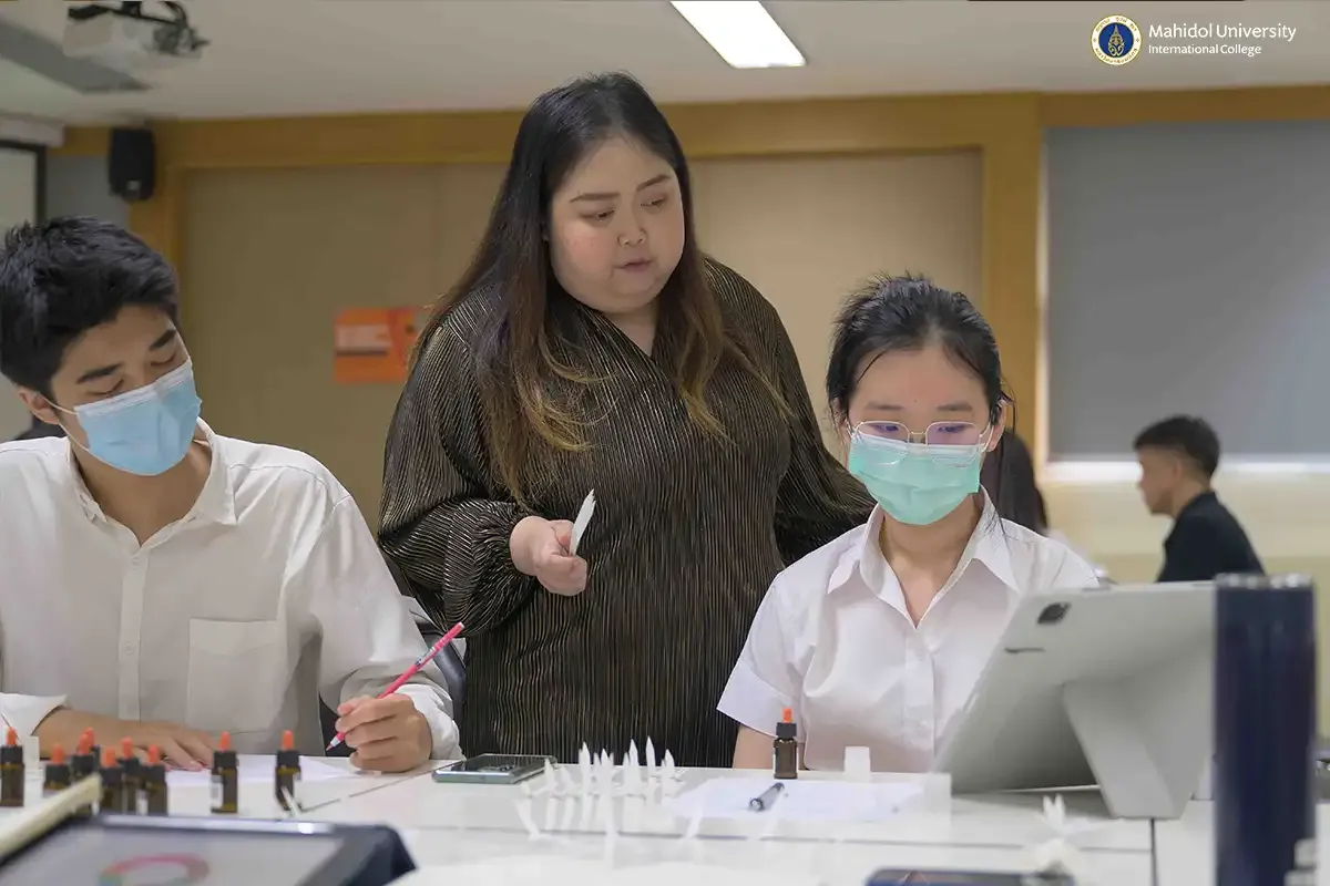 Chemistry Seminar in MUIC Explores the Science and Art of Perfumery