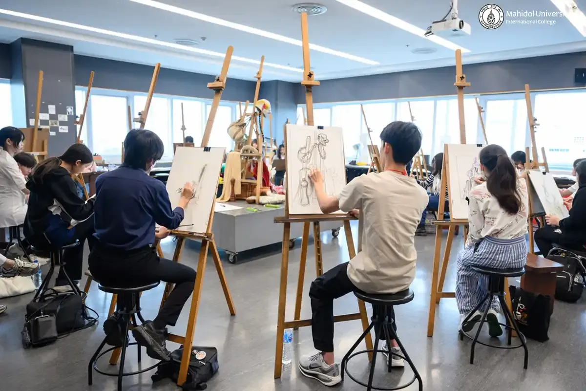 MUIC Organizes “Camp Dek Art” for Aspiring Design Students