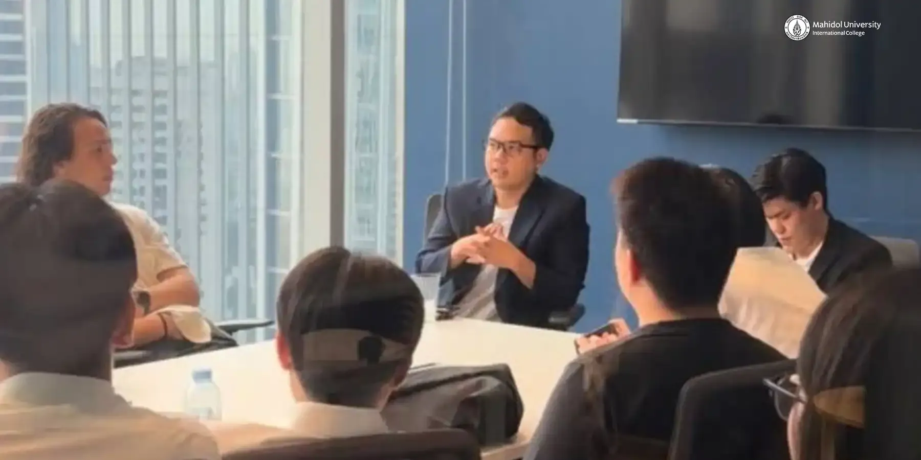 Investment Club Gains Insider View at StashAway