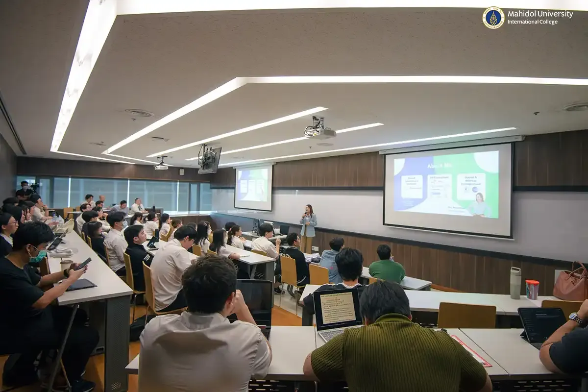 Student Affairs Prepares MUIC Students for Job Fair