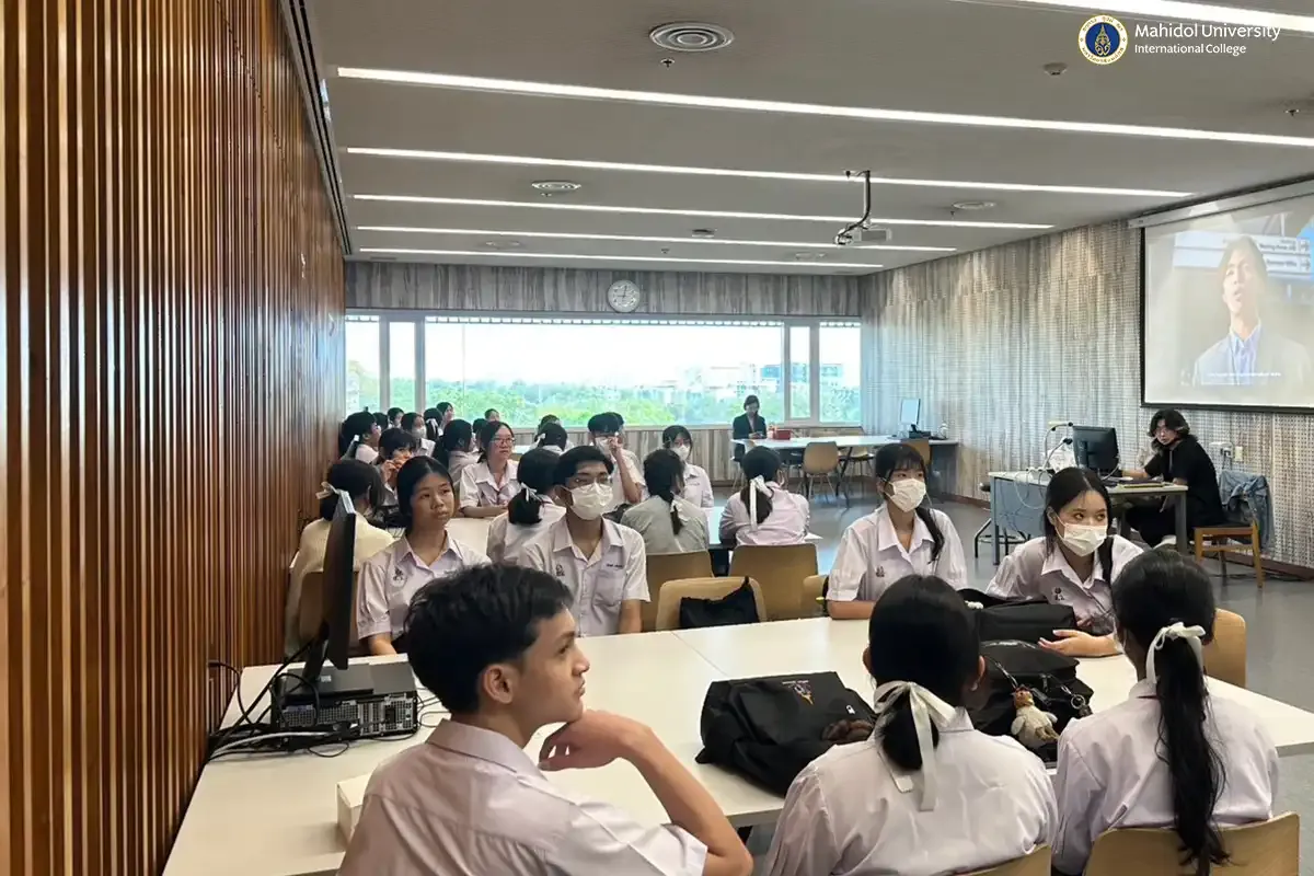MUIC Welcomes Visitors from Nawamintrachinuthit Satriwittaya Bhuddhamonthon School￼