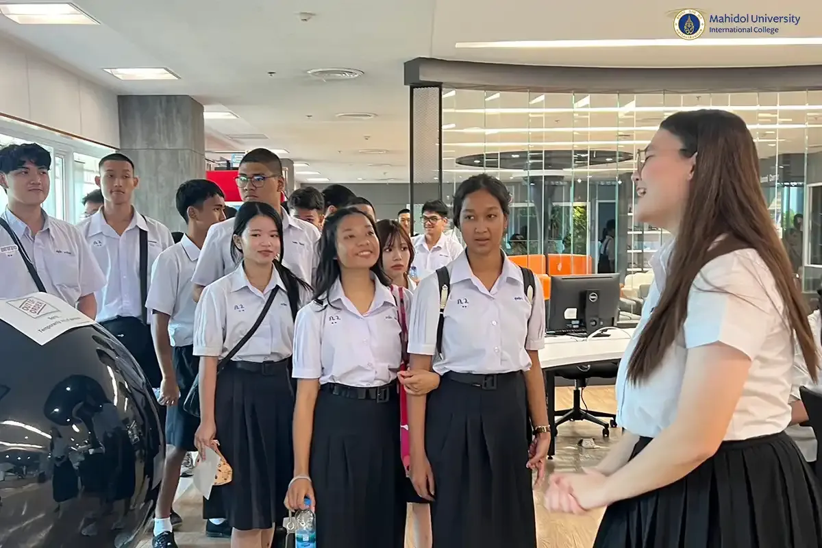 MUIC Welcomes Visitors from Phuket Wittayalai School
