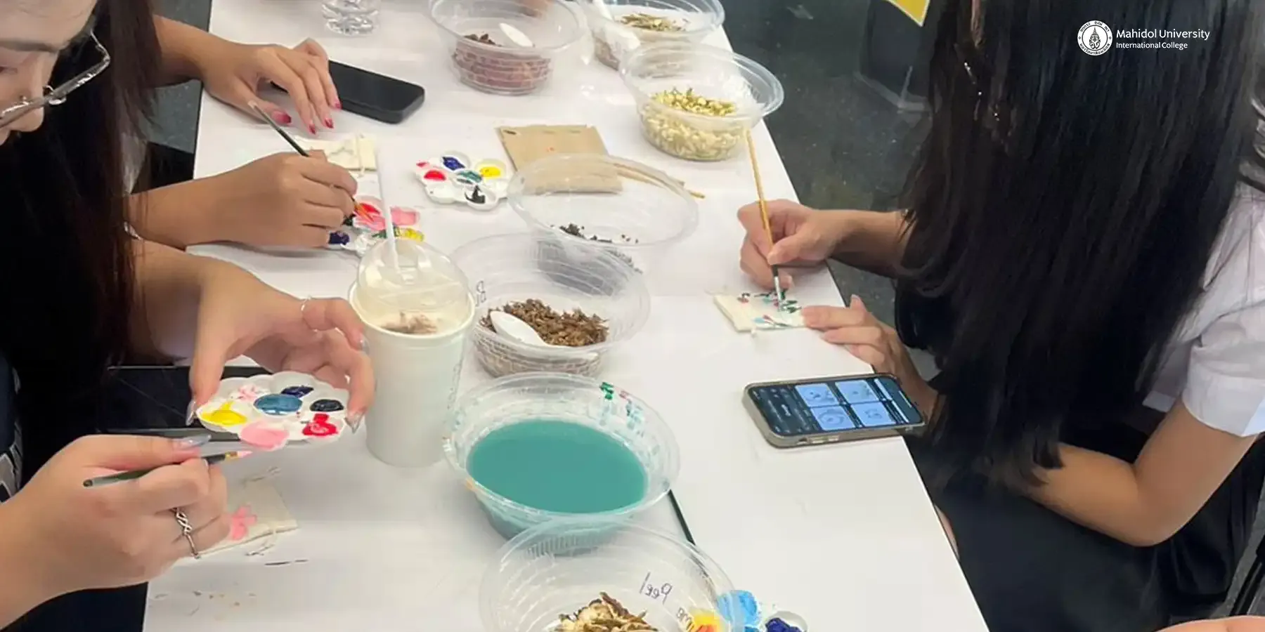 Students Explore Thai Heritage and Artistry at Rakkaew Club Event