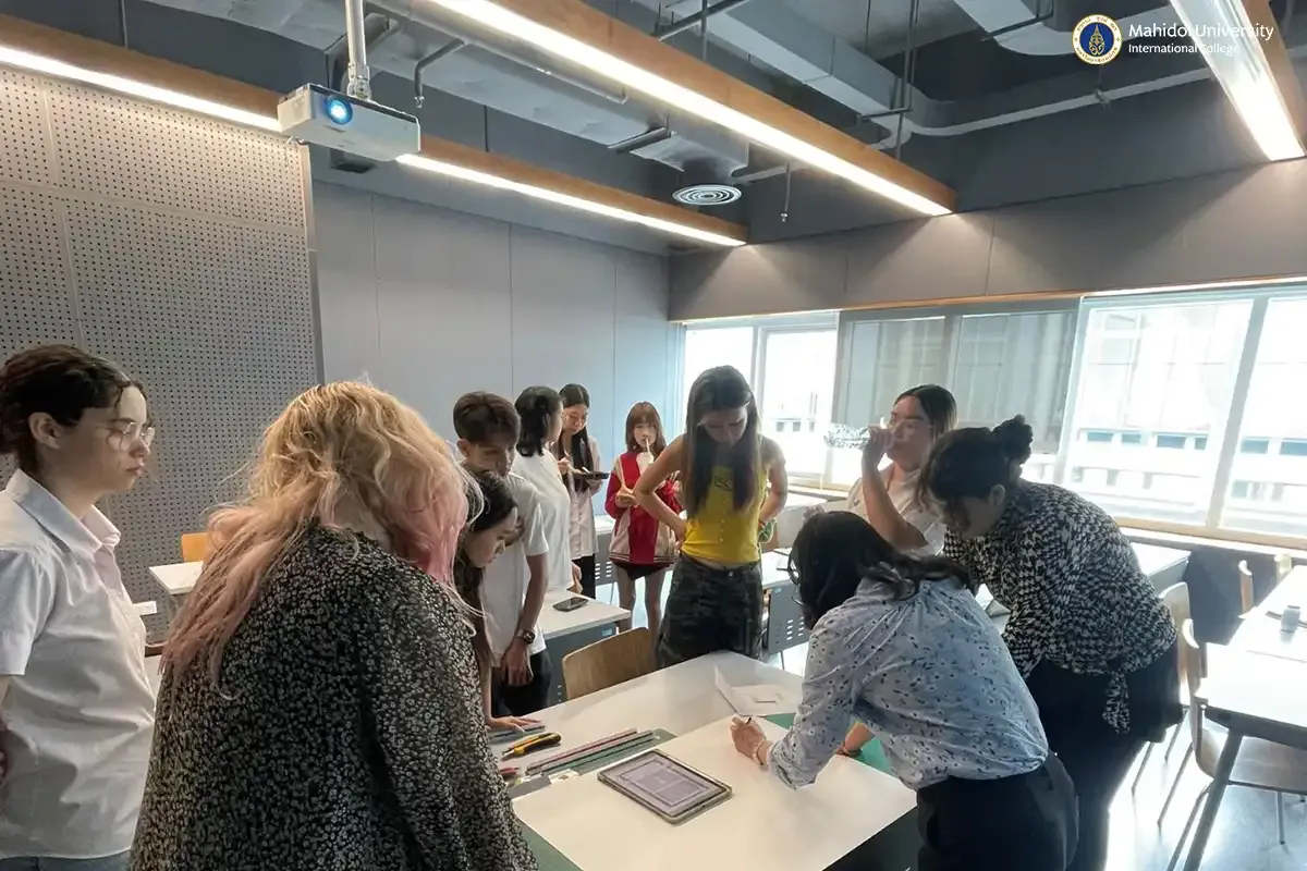 Theatre Club Holds Workshop for “Alice in Wonderland” the Musical