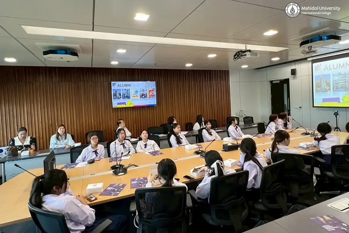 MUIC Welcomes Delegation from Mater Dei School