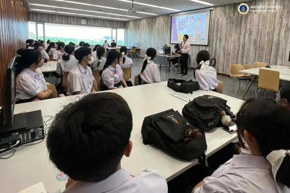 MUIC Welcomes Visitors from Nawamintrachinuthit Satriwittaya Bhuddhamonthon School￼