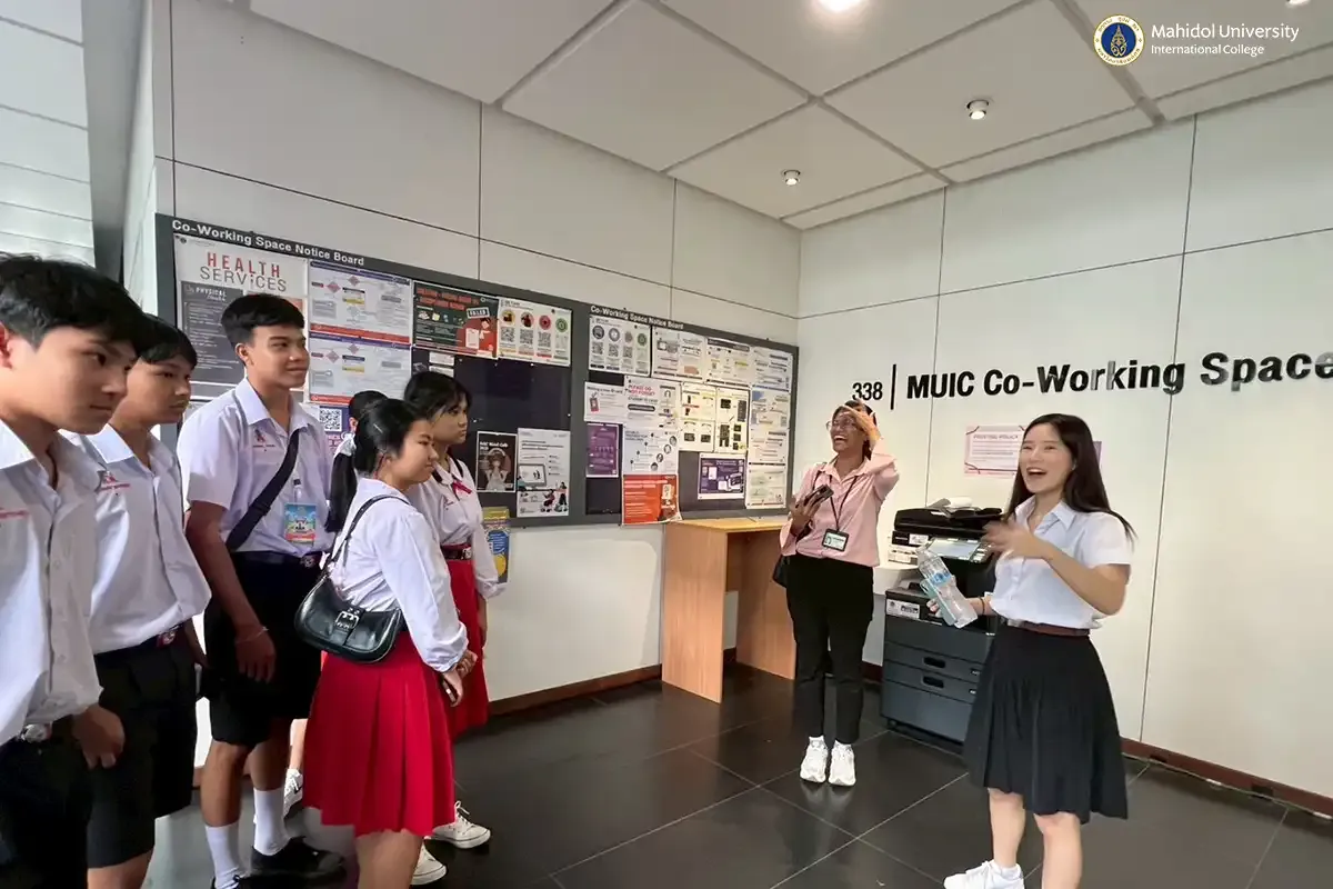 MUIC Welcomes Visitors from Srithummaratsuksa School English Program School