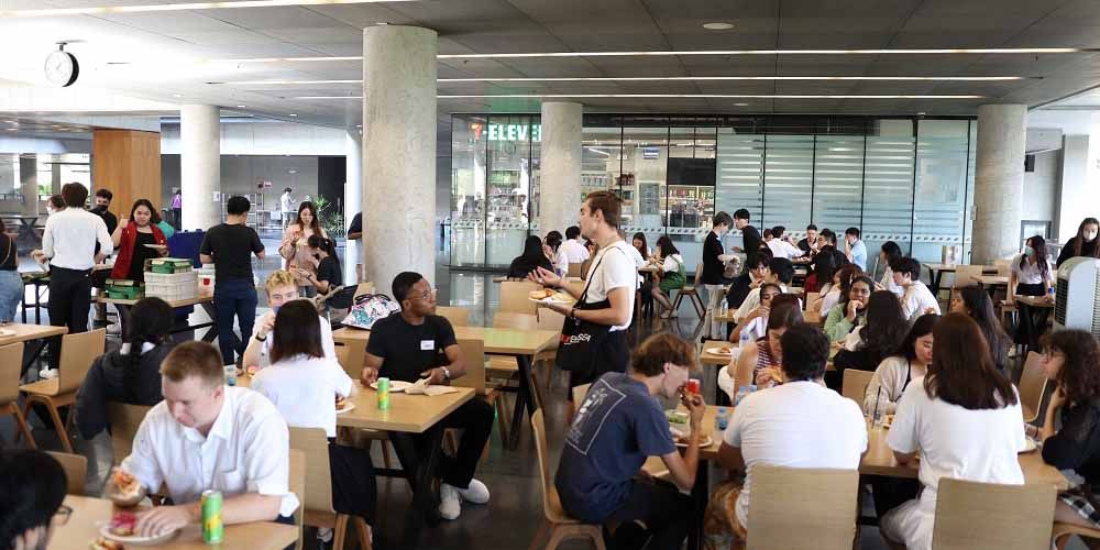 MUIC’s International Student Counselors Hosts Sawasdee International Event