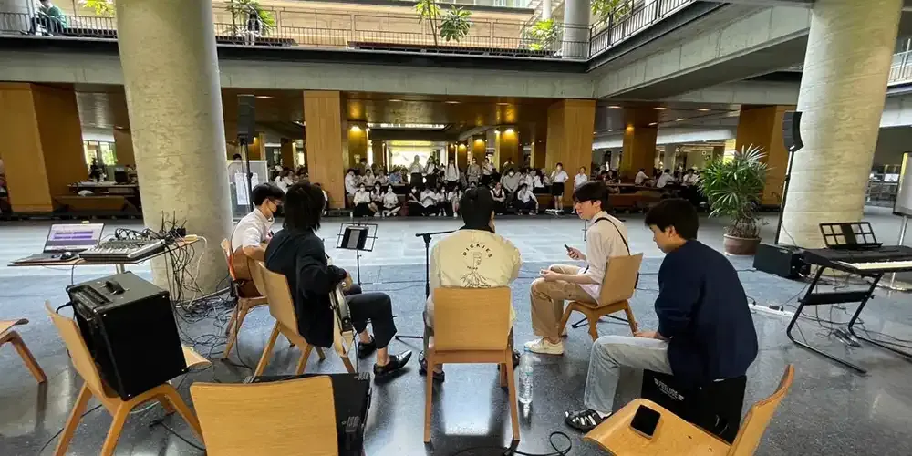 Music Club Waxes “Nostalgic” with Acoustic Concert