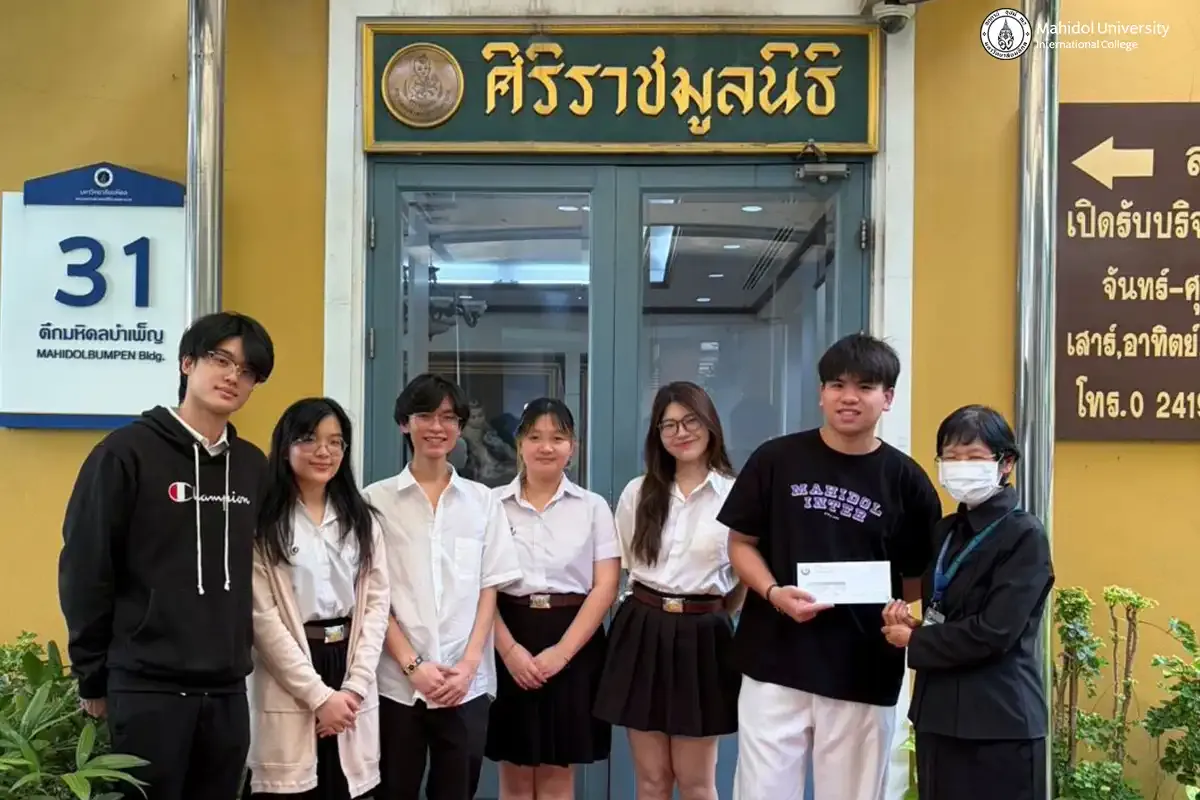 Outgoing SMO Officers Donate to Siriraj Foundation
