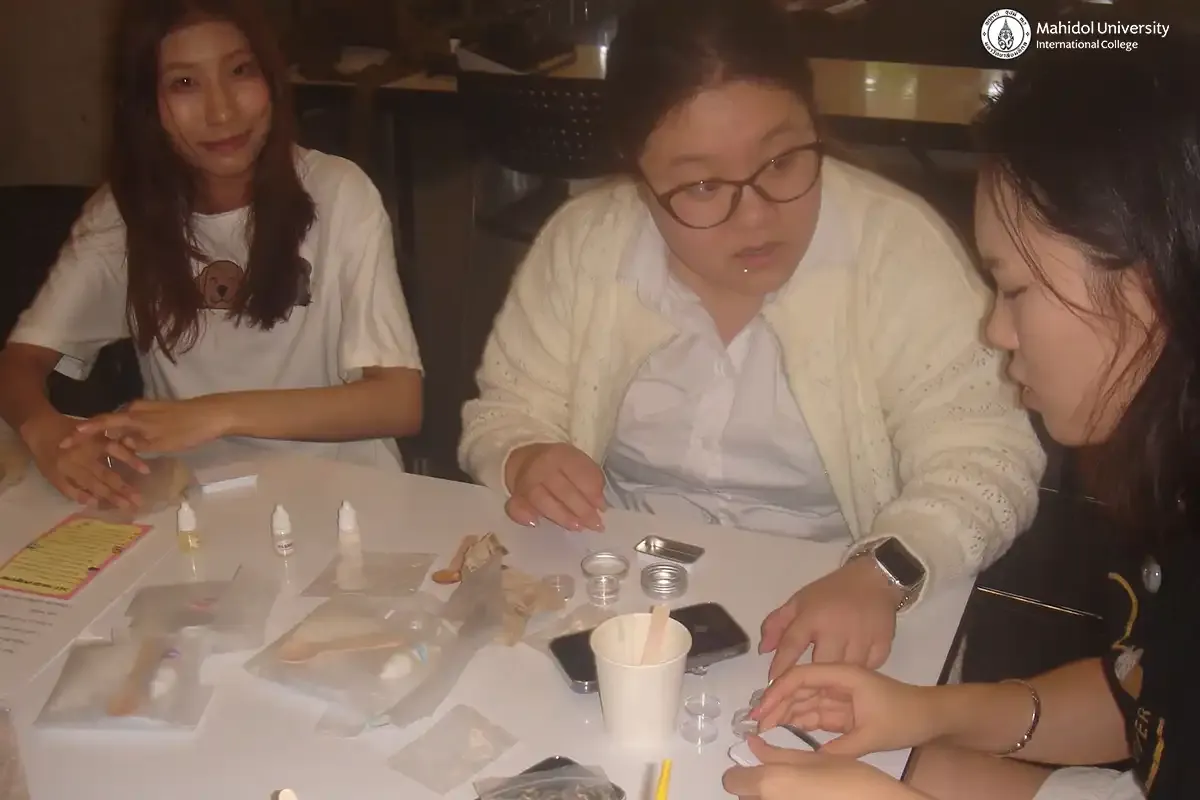 Science Society Club Holds DIY Perfume Balm Workshop