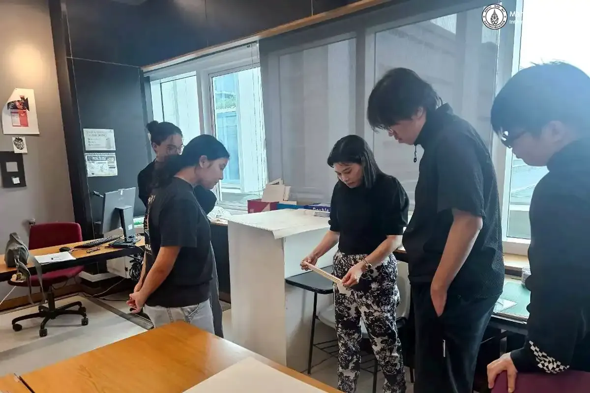 Theatre Club Holds Costume and Theater Set Design Workshop