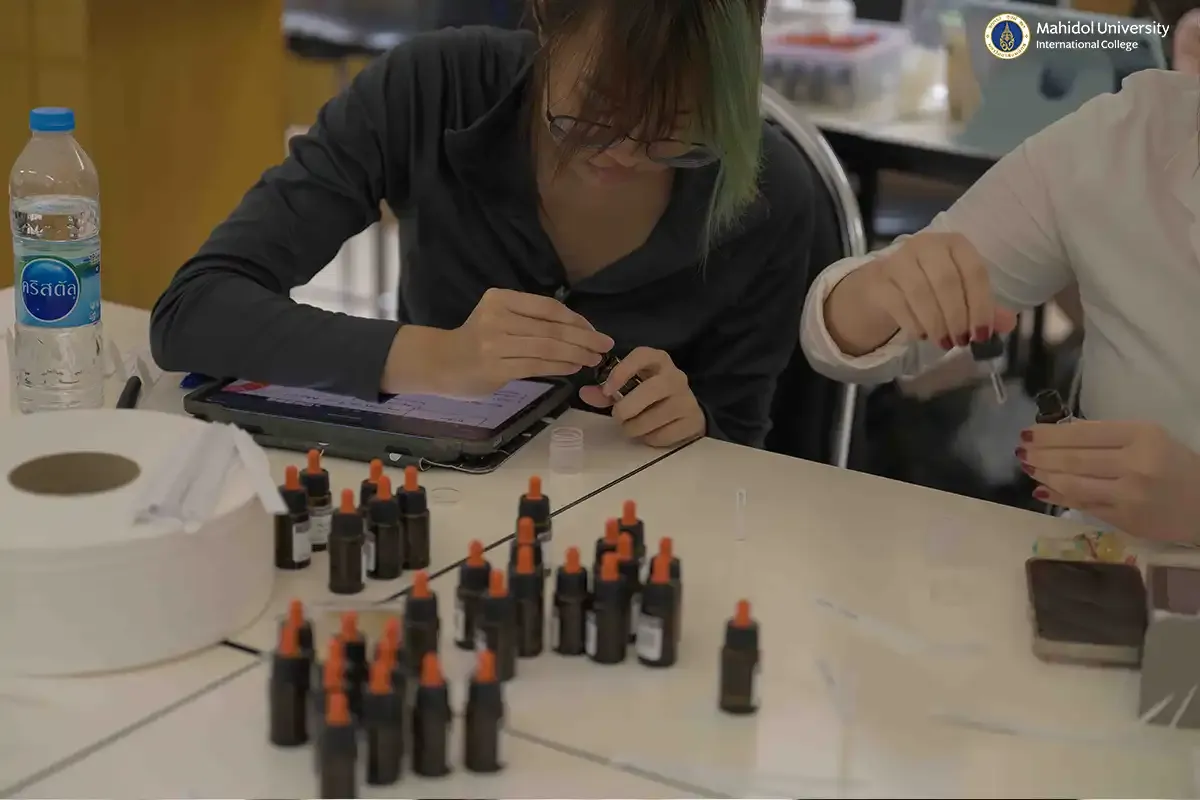 Chemistry Seminar in MUIC Explores the Science and Art of Perfumery