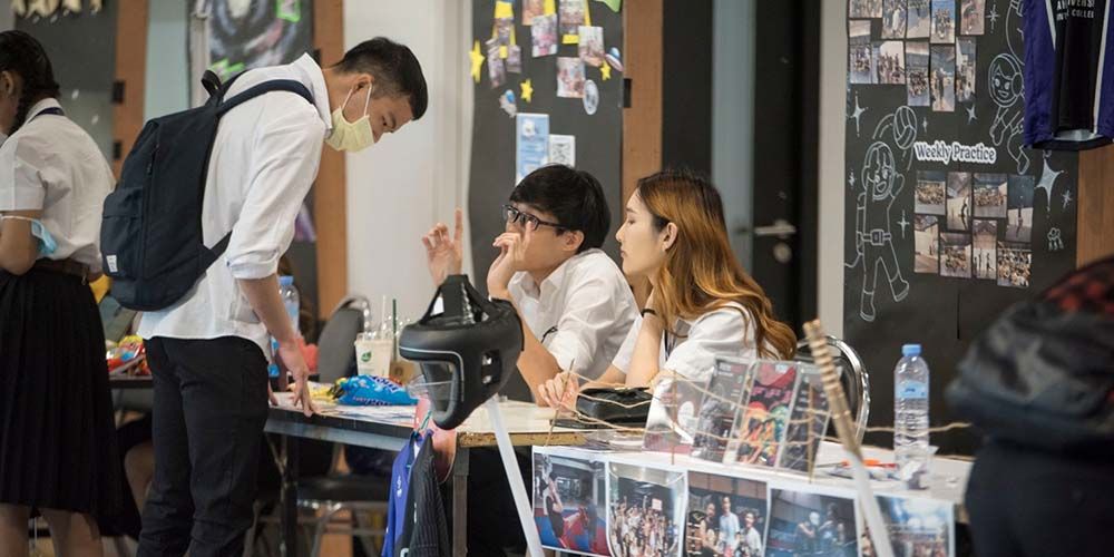 MUIC Students Flock to Club Expo