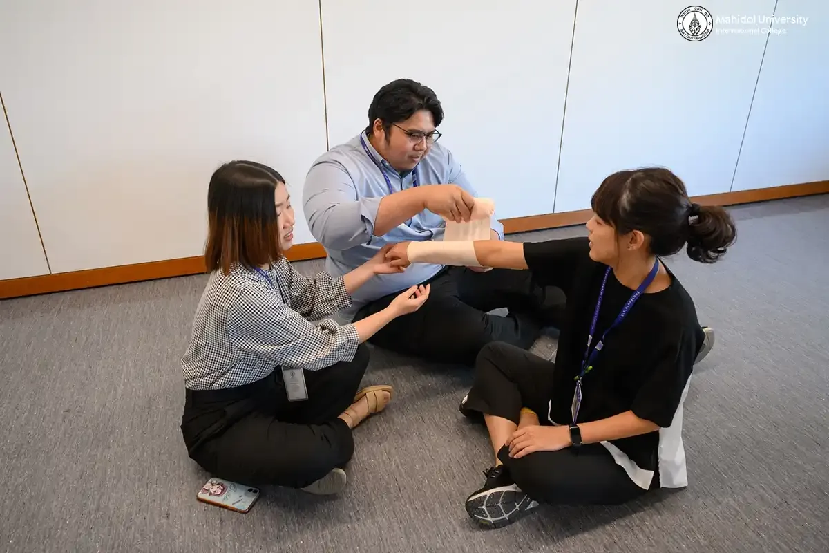 MUIC Staff Undergo First Aid & BLS Training