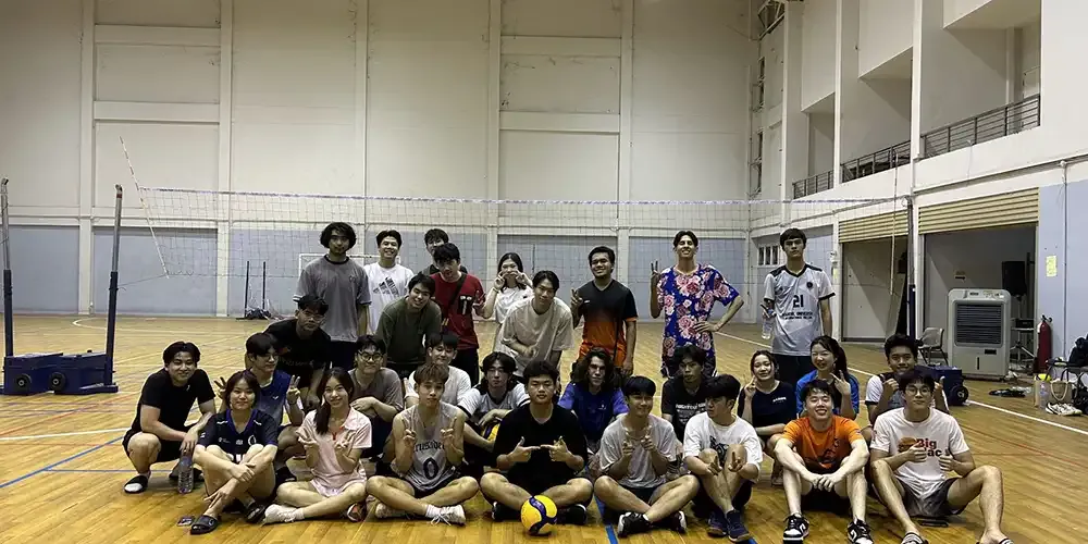 Volleyball Club Holds Weekly Practice Sessions