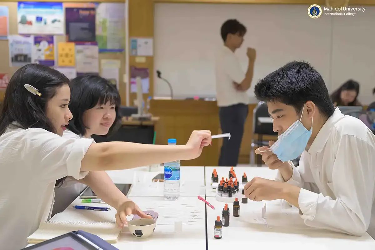 Chemistry Seminar in MUIC Explores the Science and Art of Perfumery