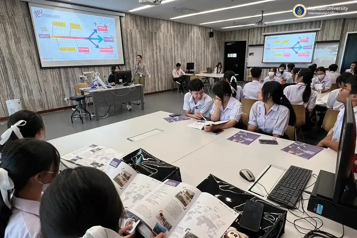 MUIC Welcomes Visitors from Nawamintrachinuthit Satriwittaya Bhuddhamonthon School￼