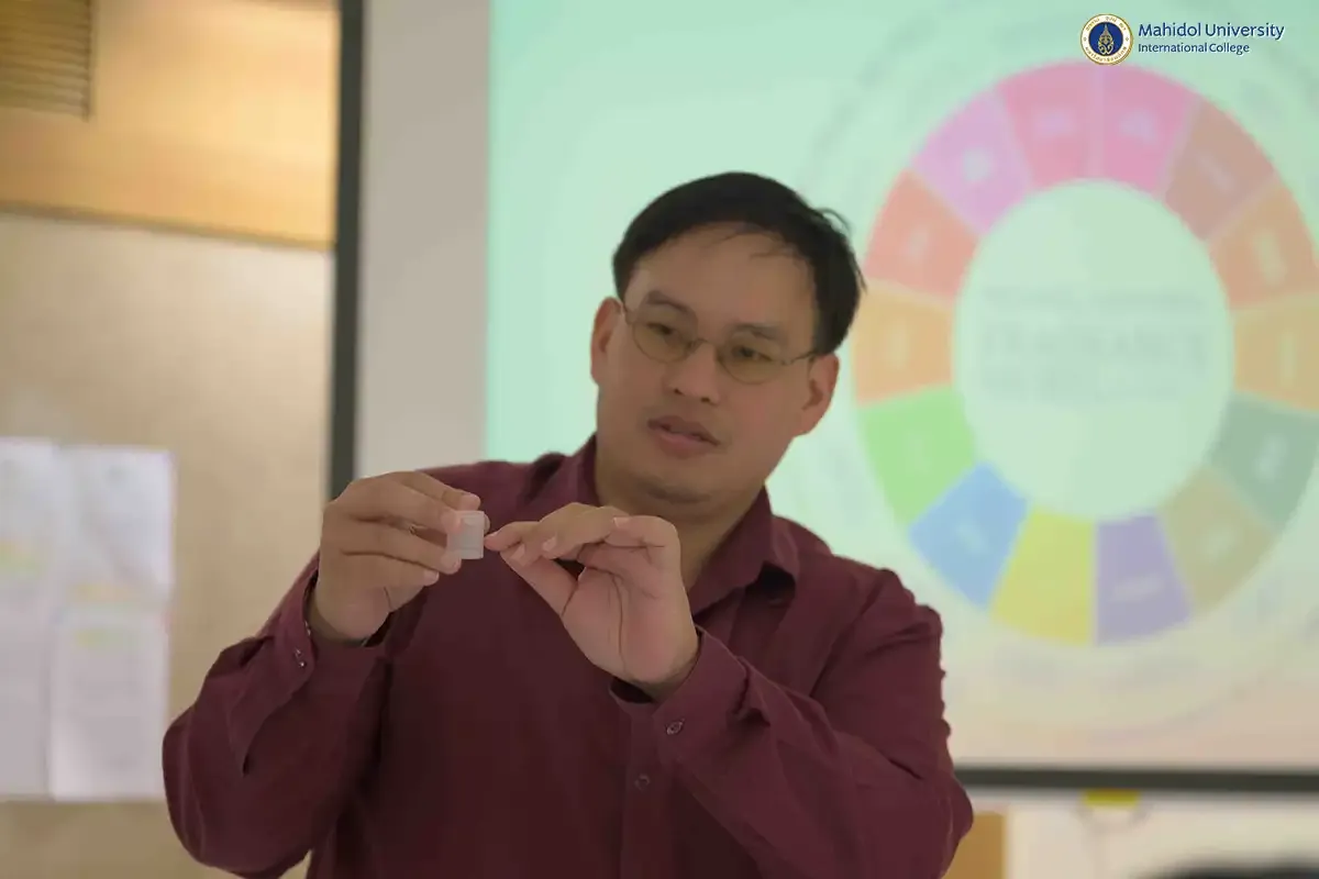 Chemistry Seminar in MUIC Explores the Science and Art of Perfumery
