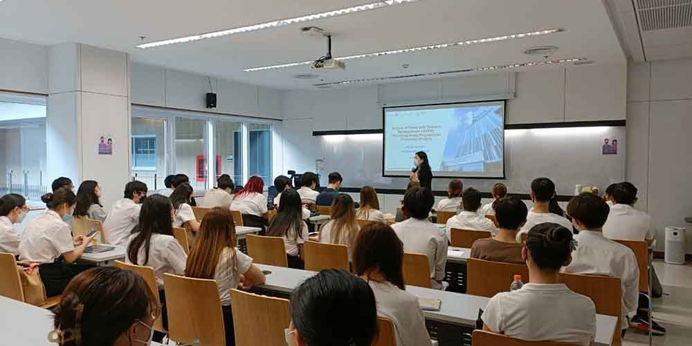 Executives Present PolyU Programmes to MUIC Students