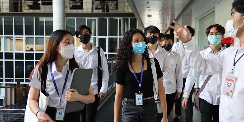 Freshmen, Sophomores Get Guided Tours of the Campus