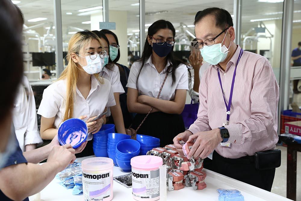 MUIC’s Bio Students Visit Faculty of Dentistry