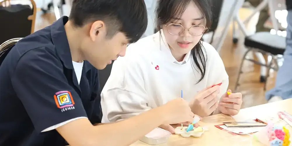 THM Club’s “Love at First Cake”