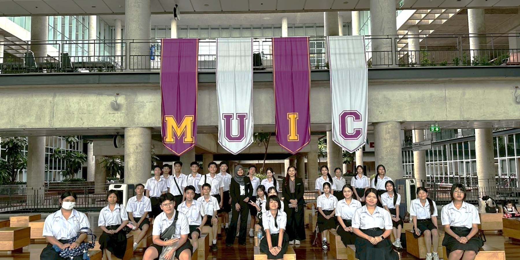 MUIC Welcomes Visitors from Phuket Wittayalai School
